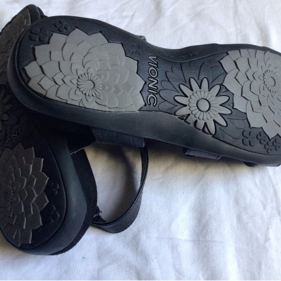 Vionic
Amber Cork Sandals - Picture 2 of 7